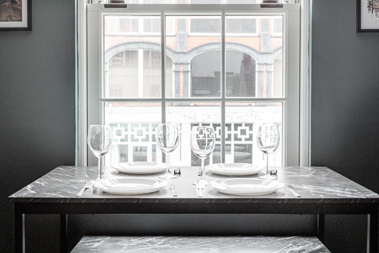 Homely 2 Beds Apt Up To 5 Guests-Wifi By Tent Serviced Apartments Chertsey Eksteriør bilde