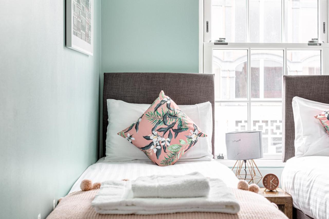 Homely 2 Beds Apt Up To 5 Guests-Wifi By Tent Serviced Apartments Chertsey Eksteriør bilde