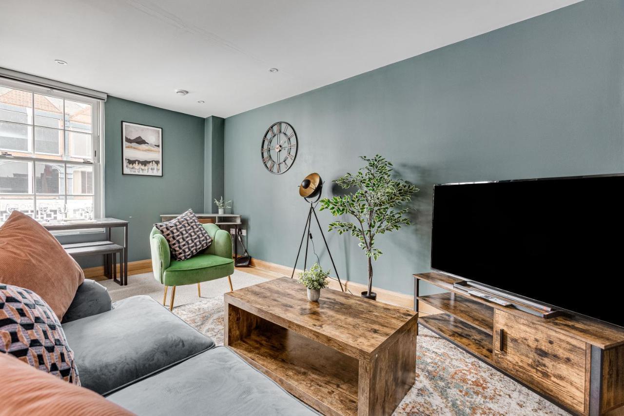Homely 2 Beds Apt Up To 5 Guests-Wifi By Tent Serviced Apartments Chertsey Eksteriør bilde