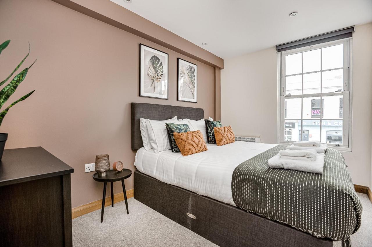 Homely 2 Beds Apt Up To 5 Guests-Wifi By Tent Serviced Apartments Chertsey Eksteriør bilde
